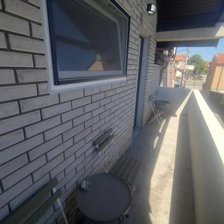 4 Sobe, - Near The Airport Apartment