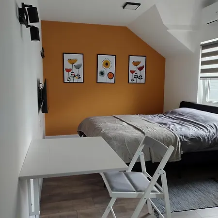 4 Sobe, - Near The Airport Apartment