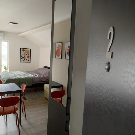 4 Sobe, - Near The Airport Lägenhet