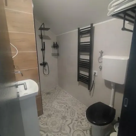 4 Sobe, - Near The Airport Apartment Ni