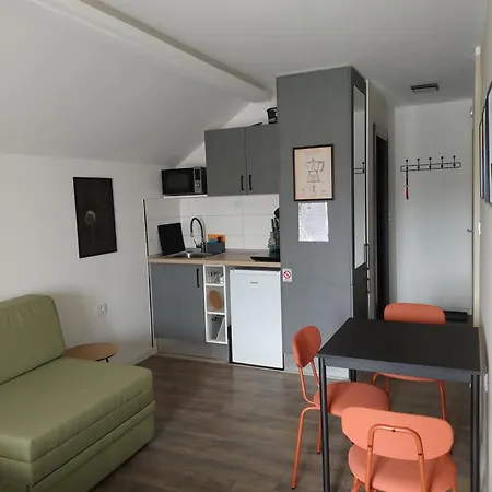 4 Sobe, - Near The Airport *