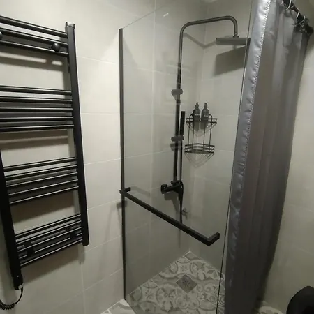 4 Sobe, - Near The Airport Apartment Ni