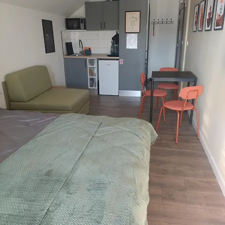 4 Sobe, - Near The Airport Apartment